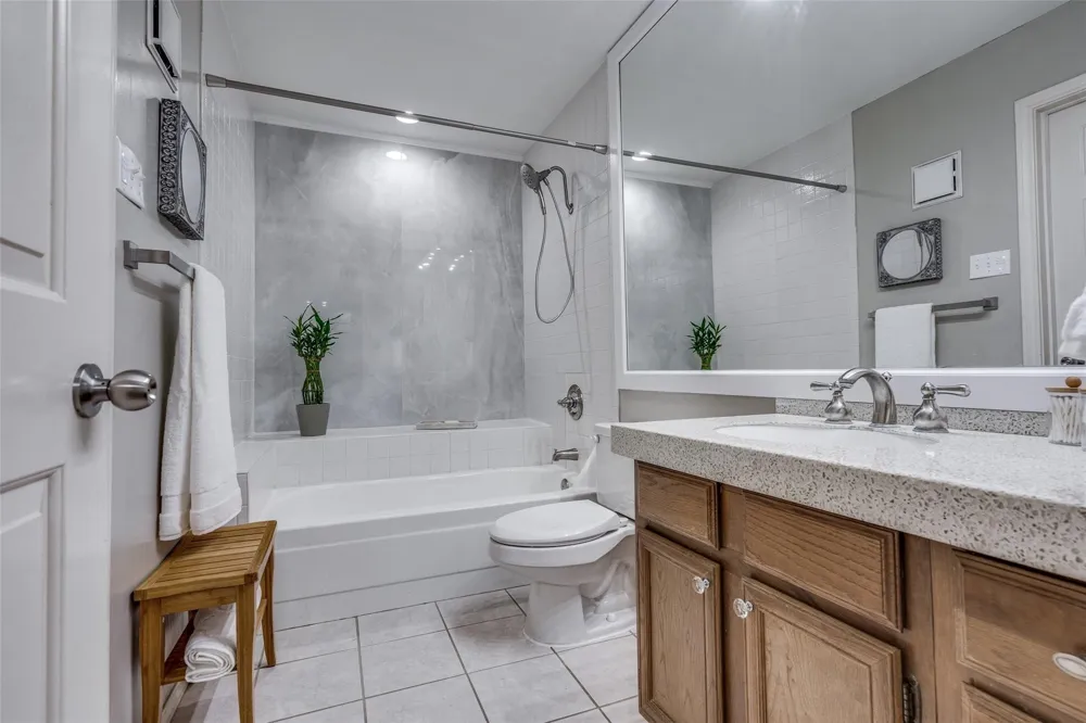 16301 Ledgemont Lane #262 Addison, TX 75001