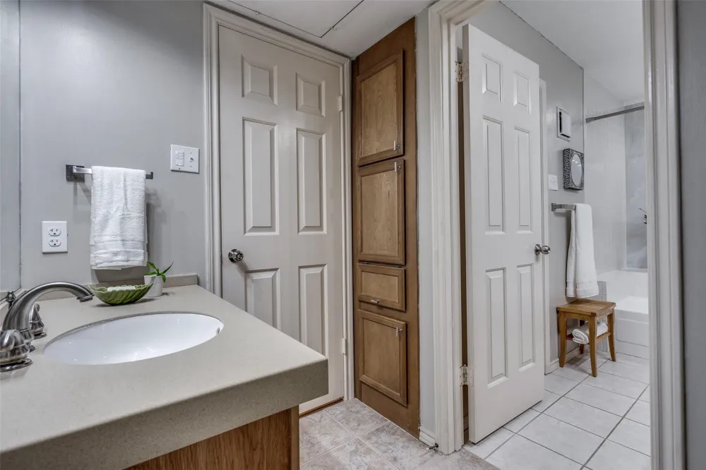 16301 Ledgemont Lane #262 Addison, TX 75001