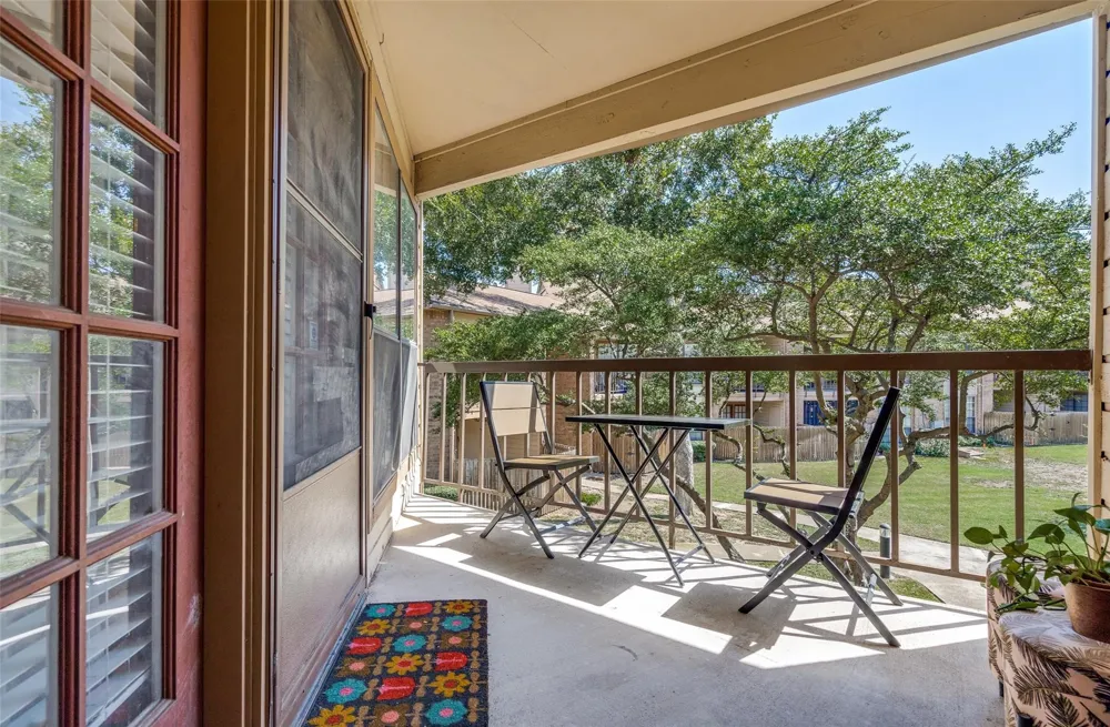 16301 Ledgemont Lane #262 Addison, TX 75001