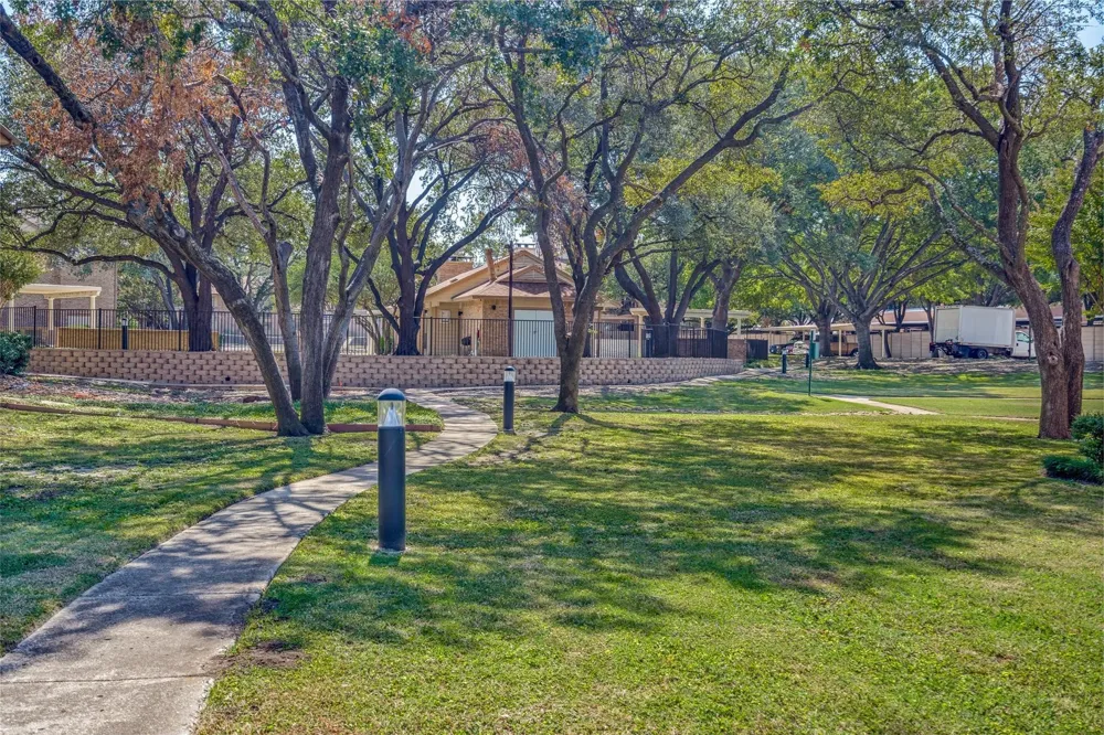 16301 Ledgemont Lane #262 Addison, TX 75001