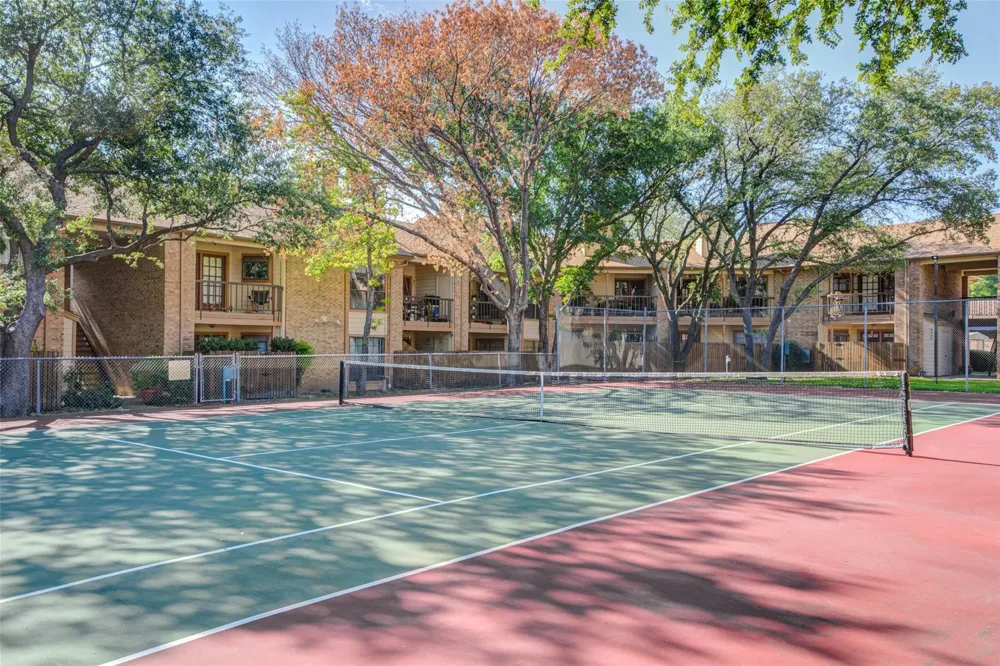 16301 Ledgemont Lane #262 Addison, TX 75001