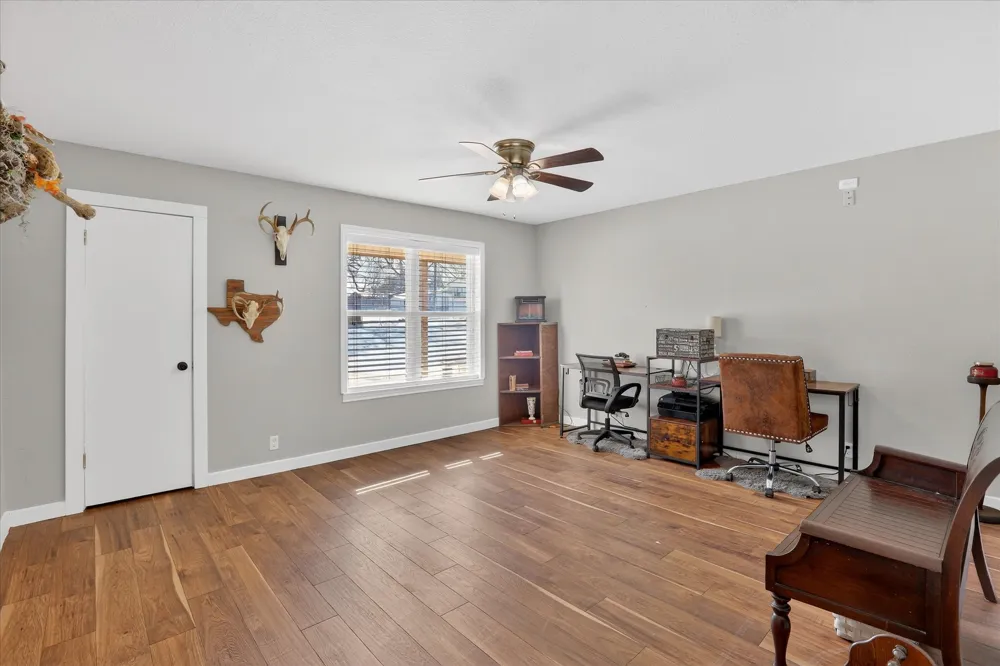 702 El Camino Real Chico, TX 76431