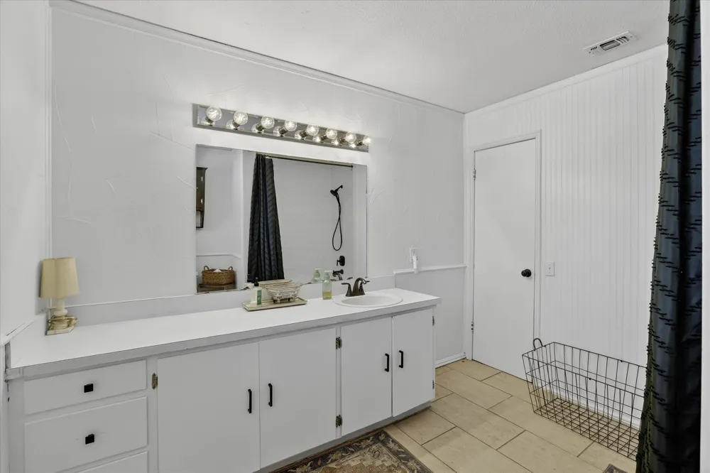 702 El Camino Real Chico, TX 76431
