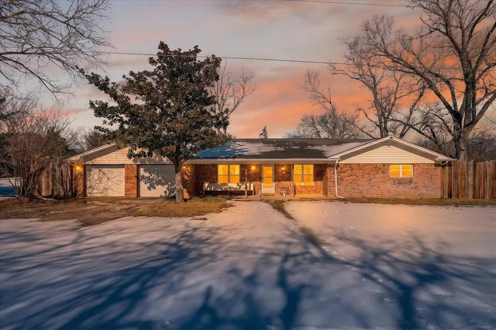 702 El Camino Real Chico, TX 76431