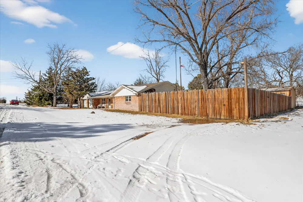 702 El Camino Real Chico, TX 76431