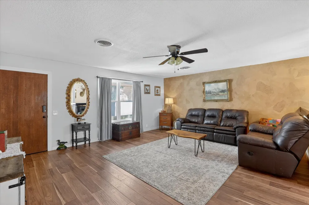 702 El Camino Real Chico, TX 76431