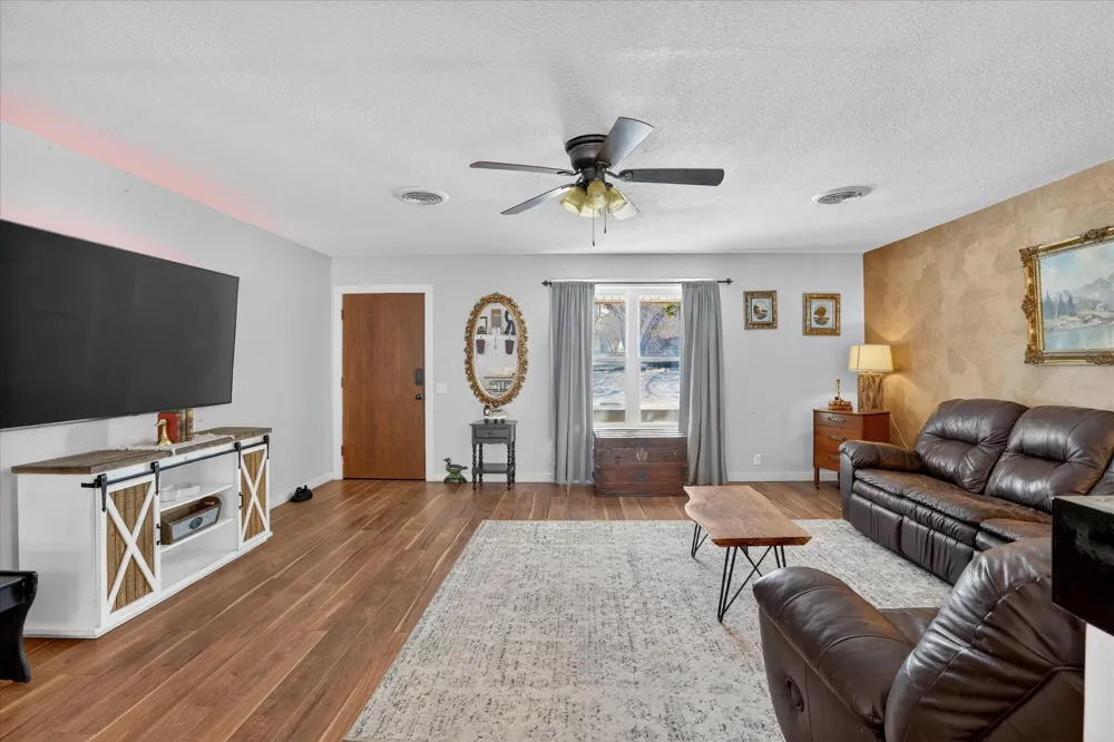 702 El Camino Real Chico, TX 76431