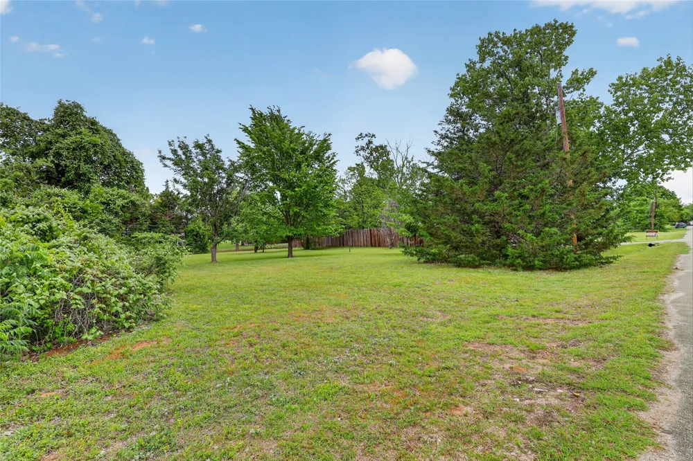 702 El Camino Real Chico, TX 76431