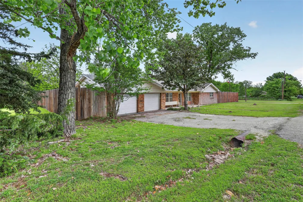 702 El Camino Real Chico, TX 76431
