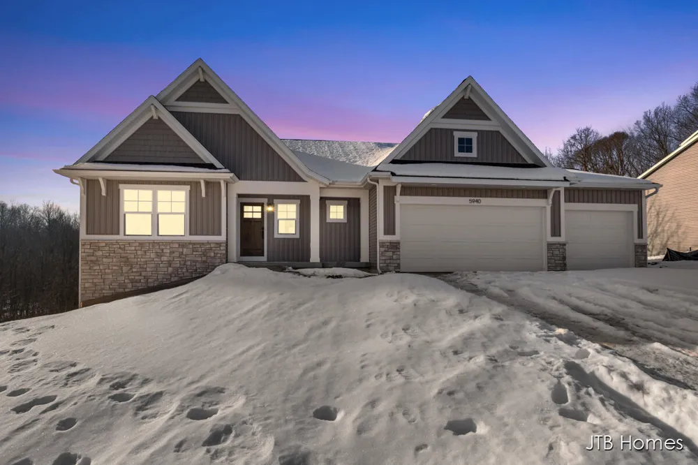 5940 Valley Point Drive SE Caledonia Township, MI 49316