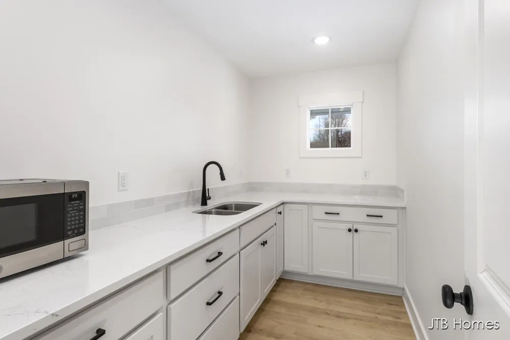 5940 Valley Point Drive SE Caledonia Township, MI 49316
