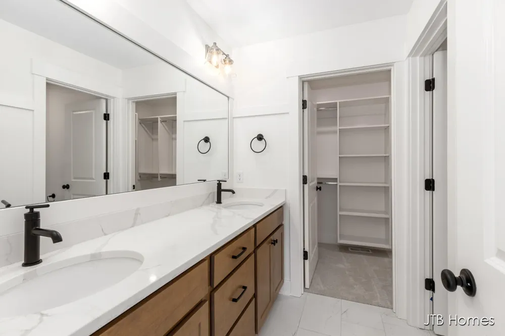 5940 Valley Point Drive SE Caledonia Township, MI 49316