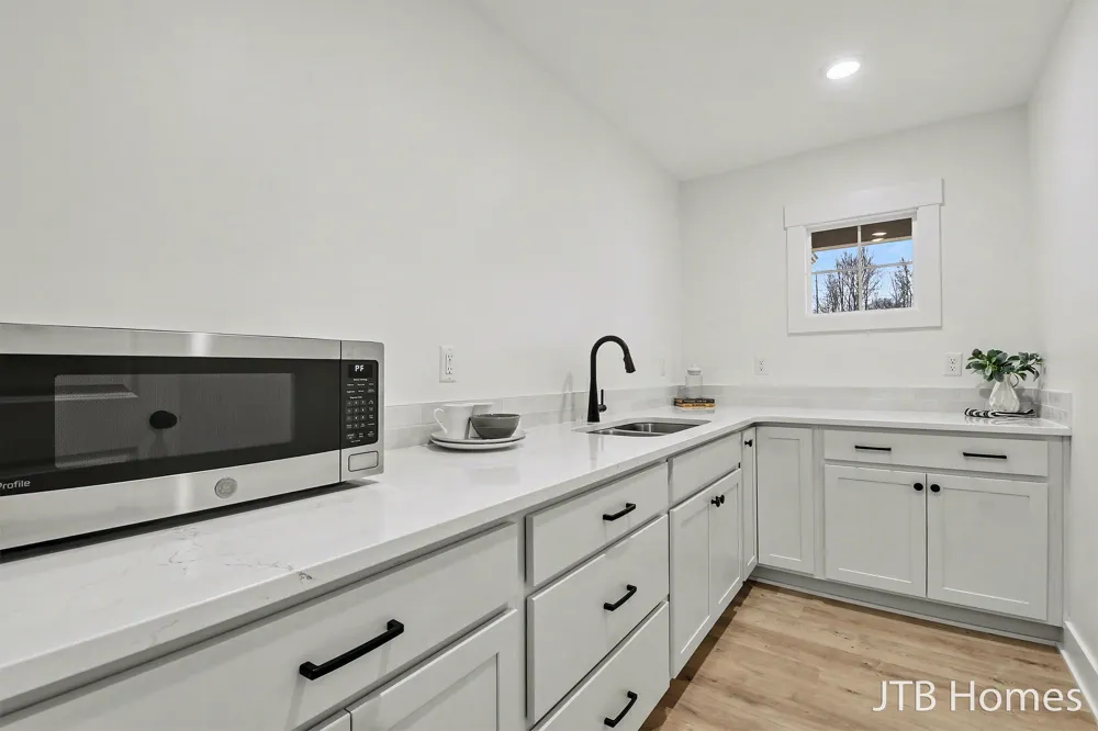 5940 Valley Point Drive SE Caledonia Township, MI 49316