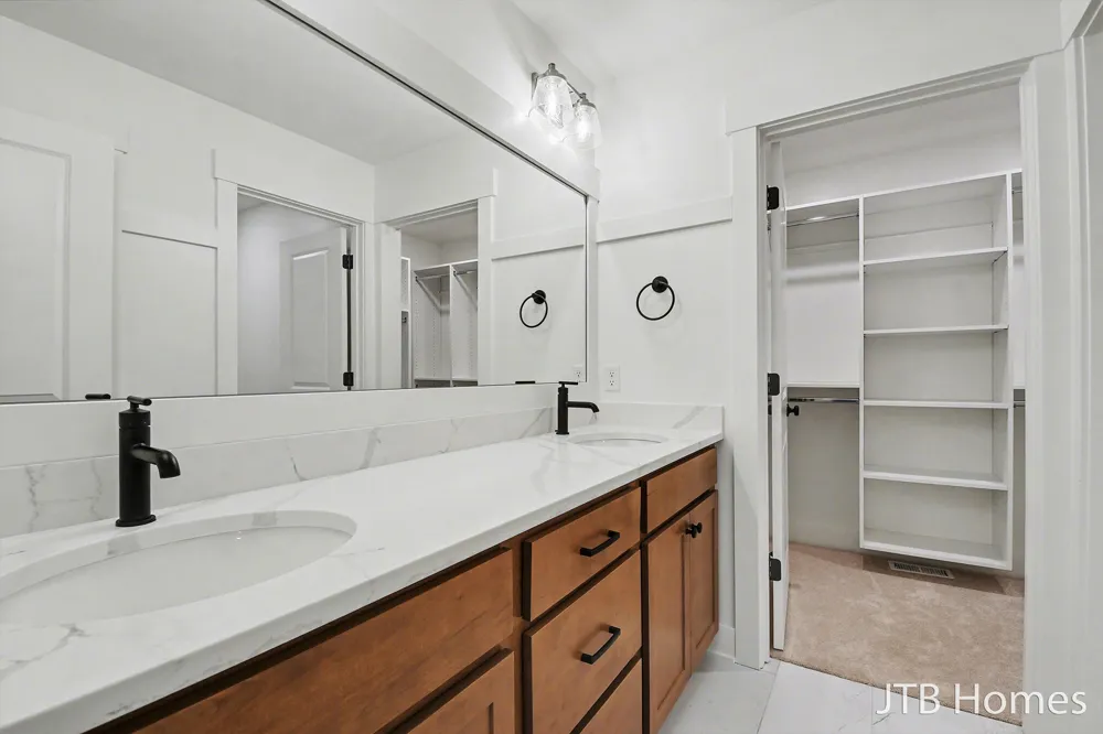 5940 Valley Point Drive SE Caledonia Township, MI 49316