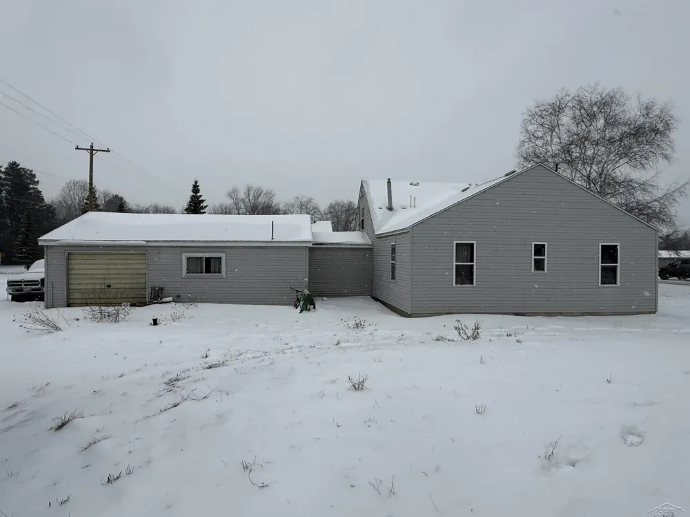 3493 Pine River Road Standish Township, MI 48658