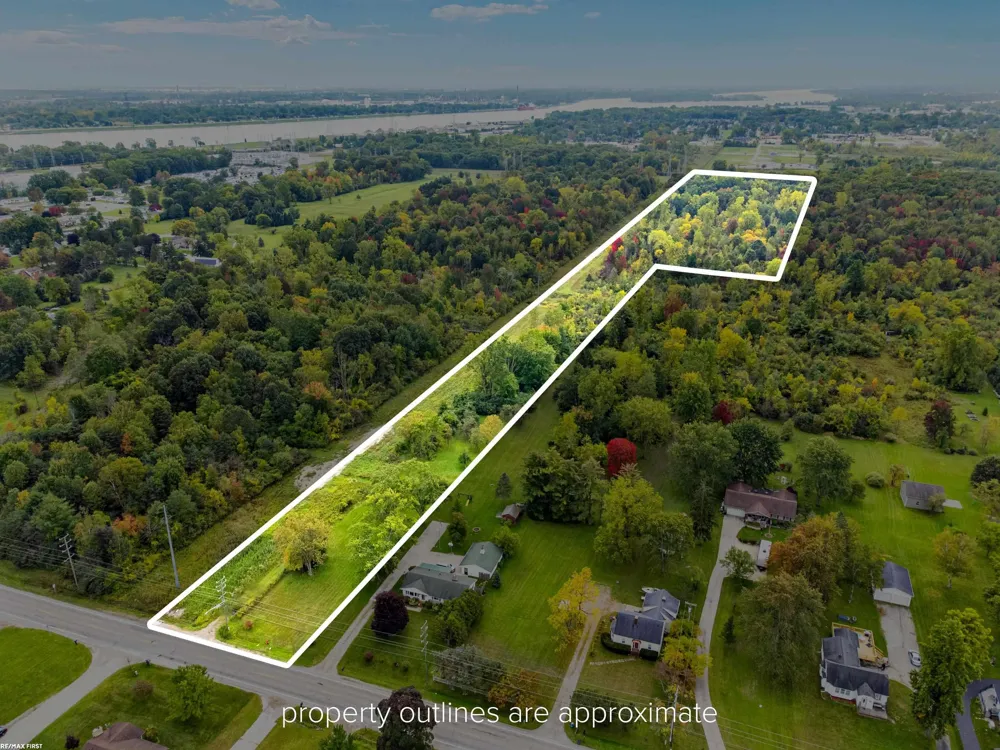 3605 Ravenswood Road Marysville City, MI 48040