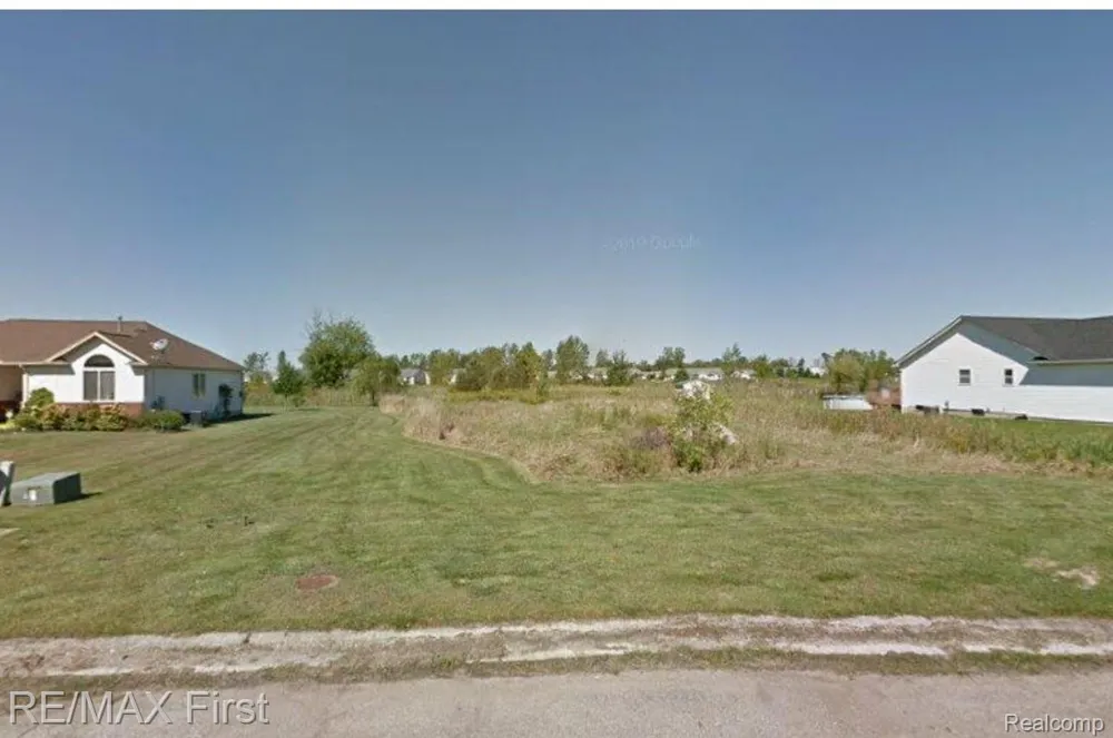 39 Deer Park Capac Village, MI 48014