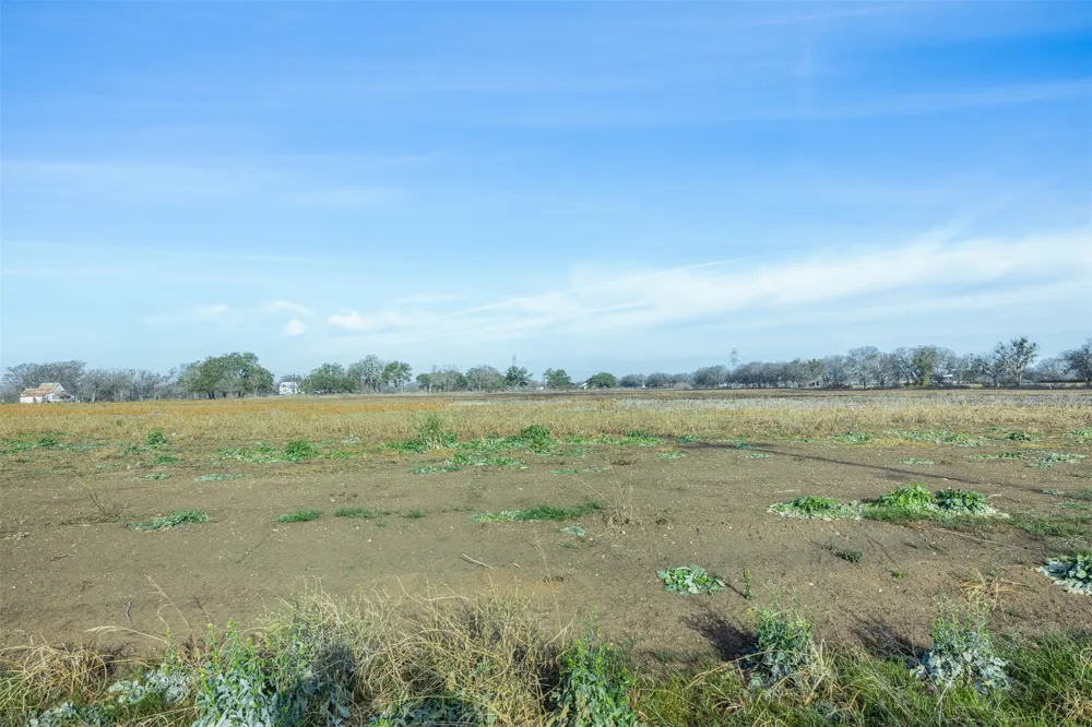 536 NW River Road Martindale, TX 78655