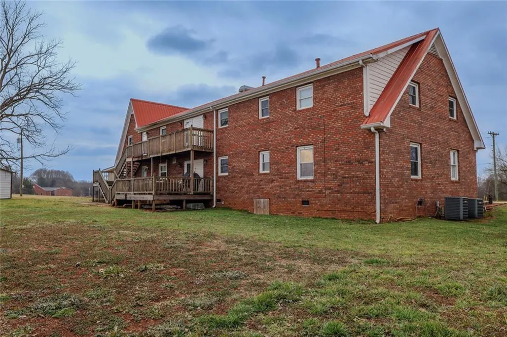 160 HWY 320 Carnesville, GA 30521