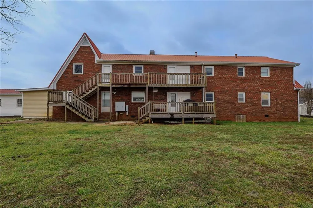 160 HWY 320 Carnesville, GA 30521