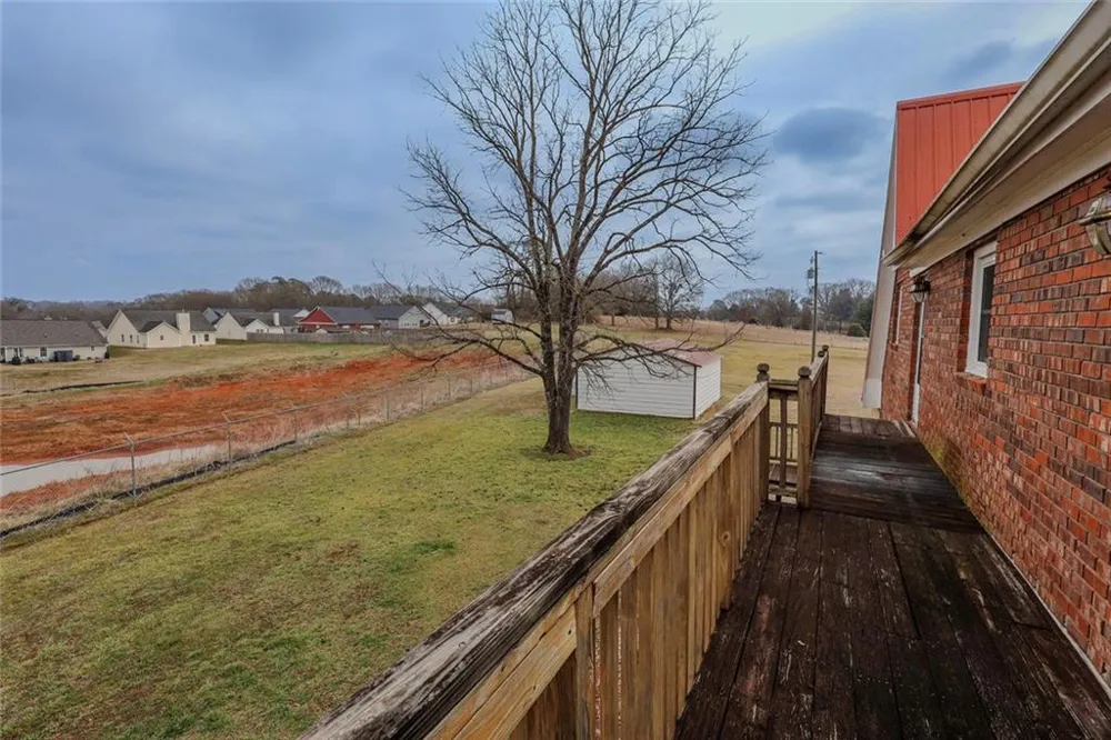 160 HWY 320 Carnesville, GA 30521