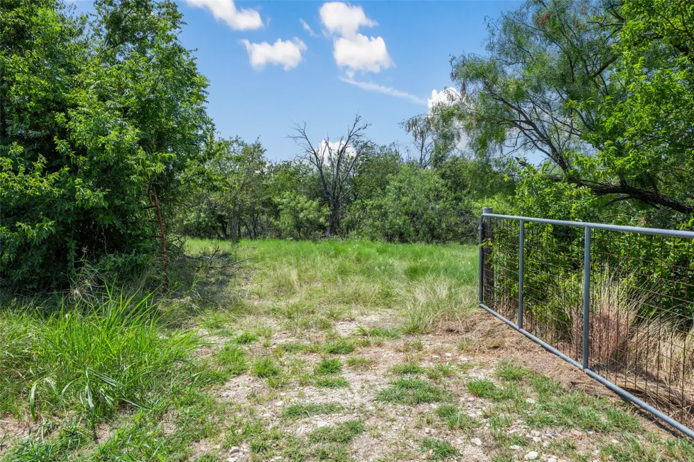 925 1st Street Jarrell, TX 76537