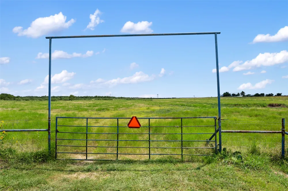 1775 County Road 305 Road Jarrell, TX 76537