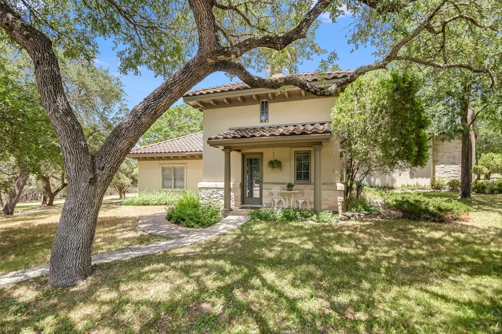 8611 Young Lane Austin, TX 78737