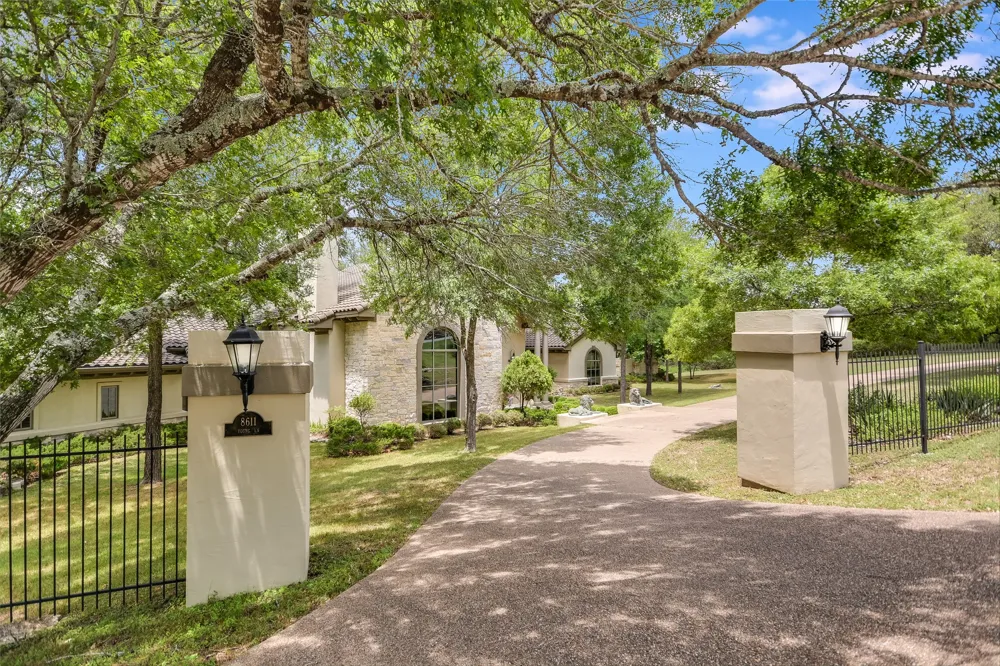 8611 Young Lane Austin, TX 78737