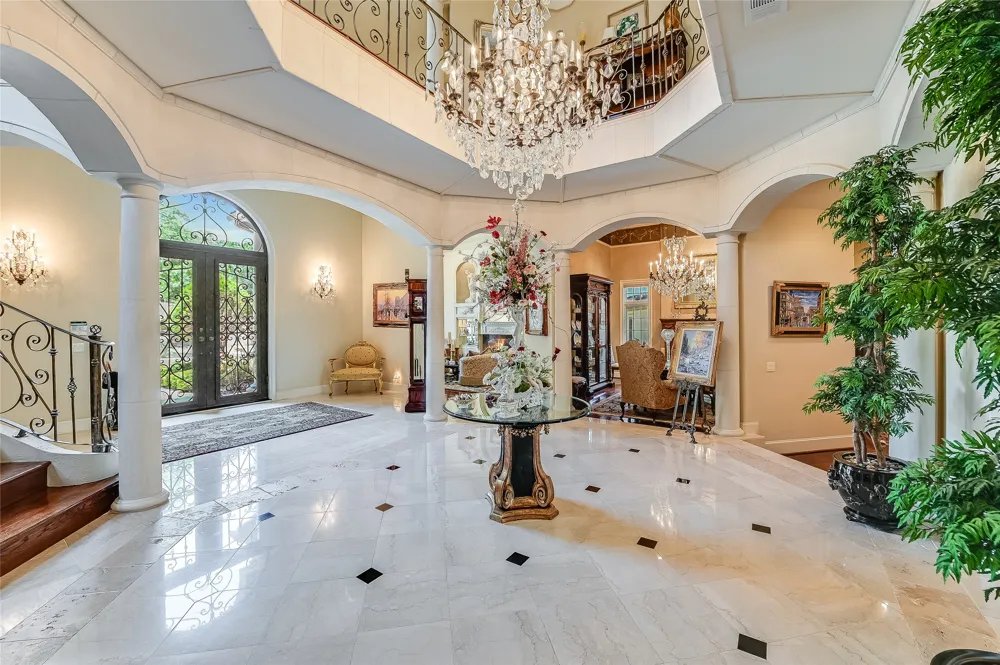 8611 Young Lane Austin, TX 78737