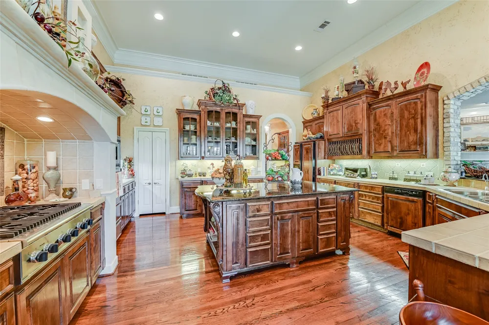 8611 Young Lane Austin, TX 78737