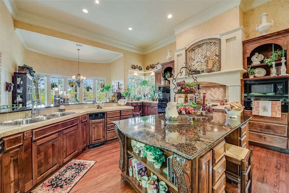 8611 Young Lane Austin, TX 78737
