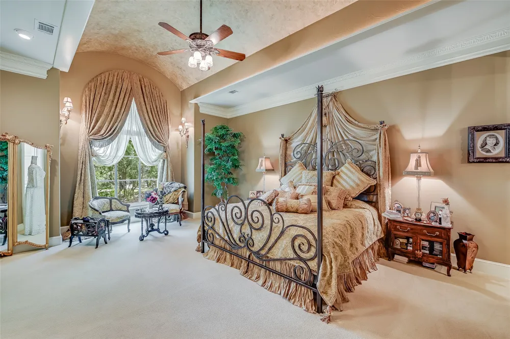 8611 Young Lane Austin, TX 78737
