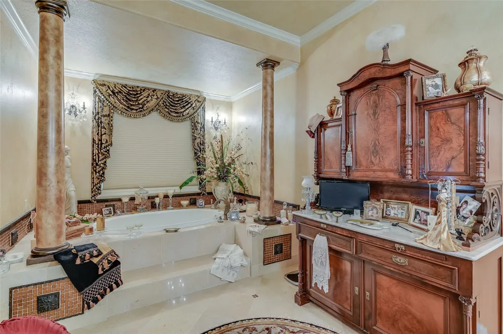 8611 Young Lane Austin, TX 78737
