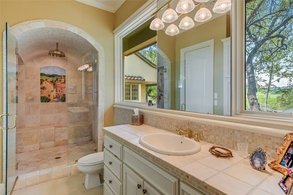 8611 Young Lane Austin, TX 78737