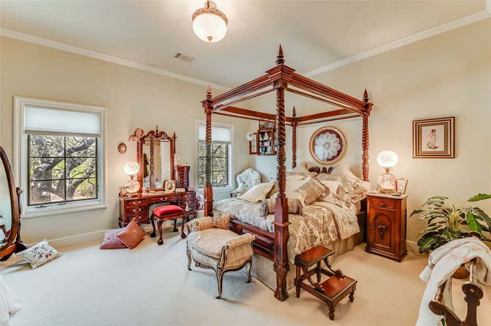 8611 Young Lane Austin, TX 78737