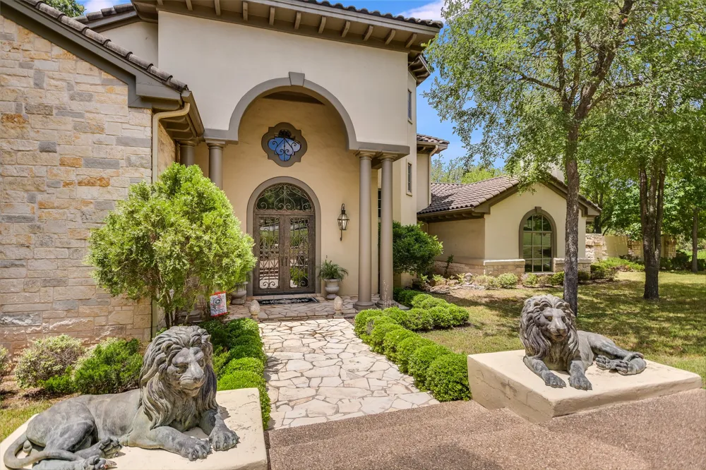 8611 Young Lane Austin, TX 78737
