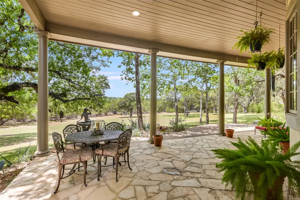 8611 Young Lane Austin, TX 78737