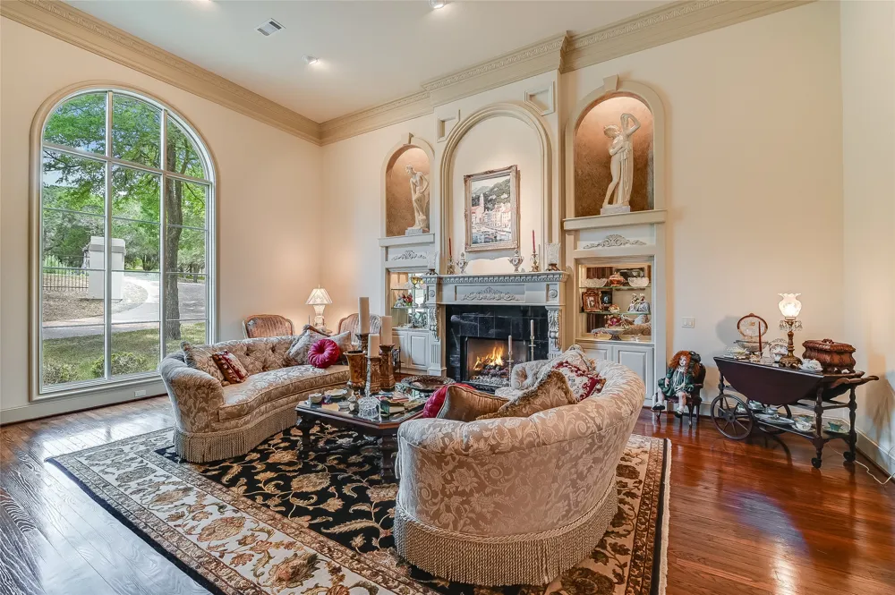 8611 Young Lane Austin, TX 78737