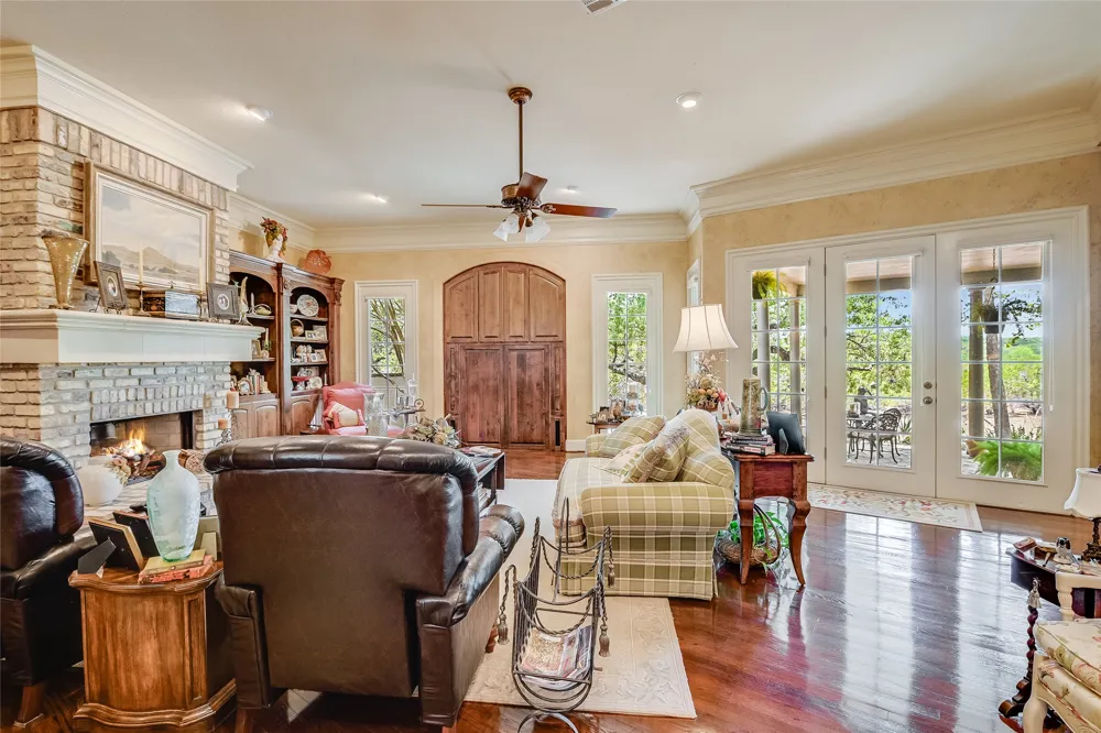 8611 Young Lane Austin, TX 78737