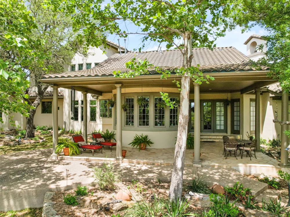 8611 Young Lane Austin, TX 78737
