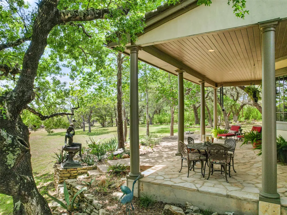 8611 Young Lane Austin, TX 78737