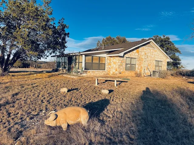810 KC 271 Junction, TX 76849
