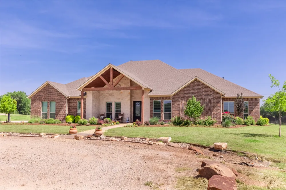 1466 County Road 1270 Alvord, TX 76225