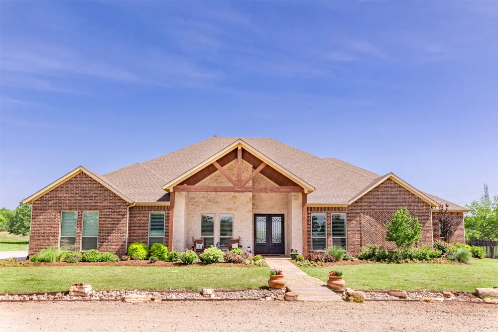 1466 County Road 1270 Alvord, TX 76225