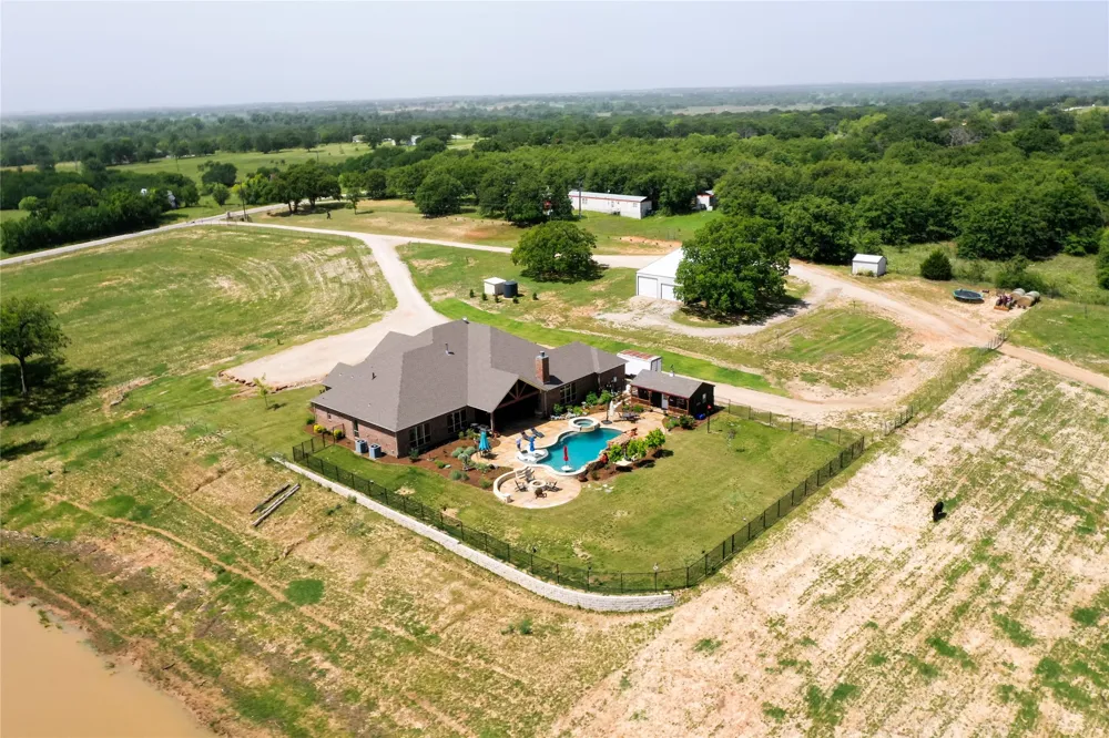 1466 County Road 1270 Alvord, TX 76225