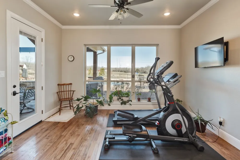 1466 County Road 1270 Alvord, TX 76225