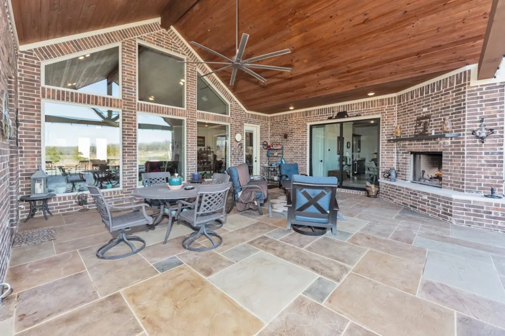 1466 County Road 1270 Alvord, TX 76225