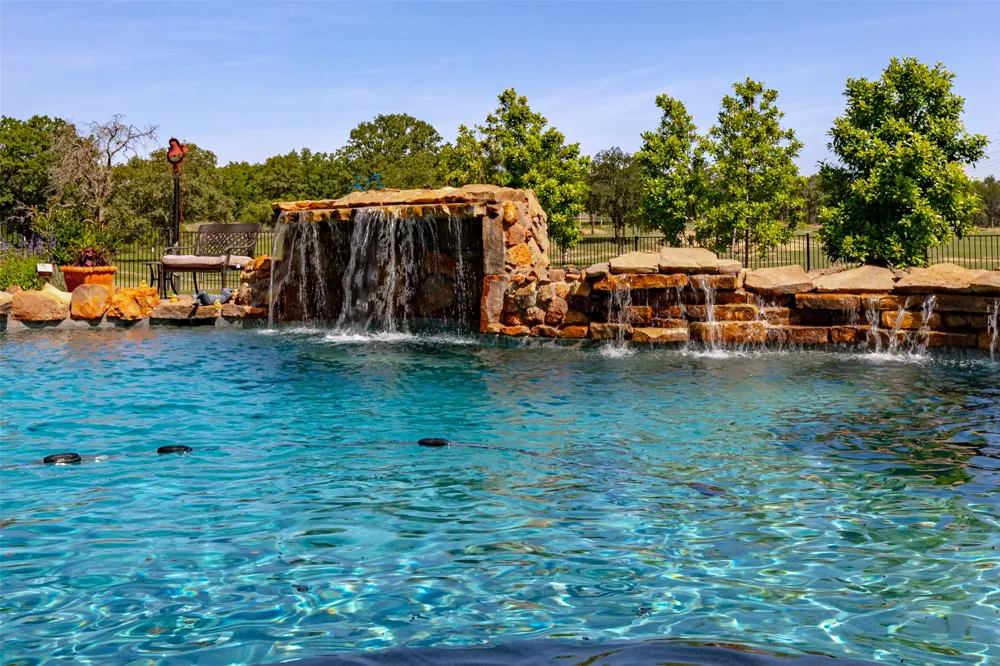 1466 County Road 1270 Alvord, TX 76225