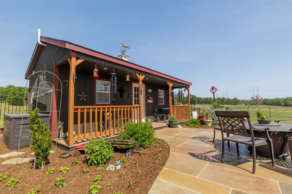 1466 County Road 1270 Alvord, TX 76225